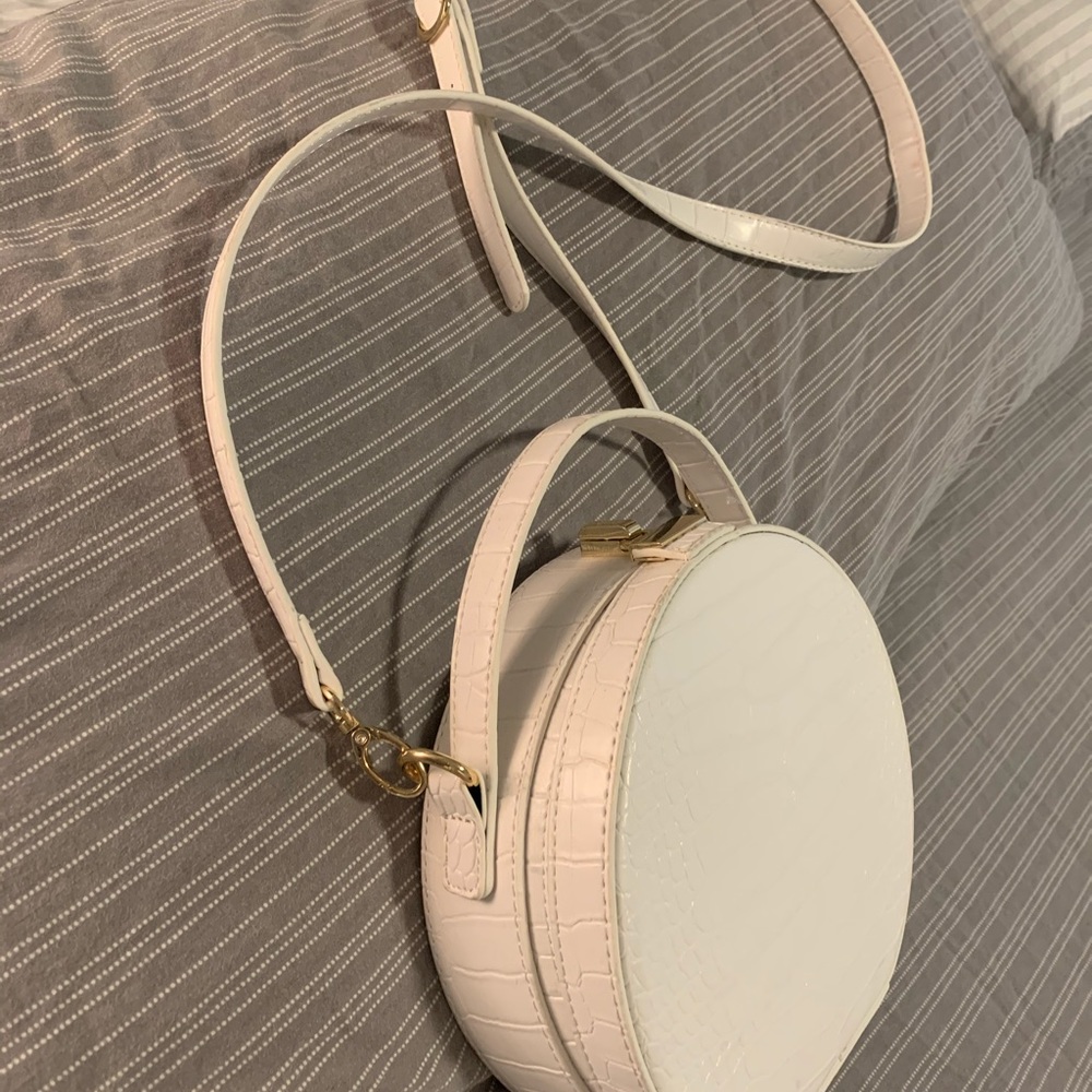 Crossbody purse